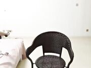 连体黑丝装椅子上被炮机插穴自慰