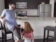 女主喜欢自己的继兄弟很久 终于勾搭上