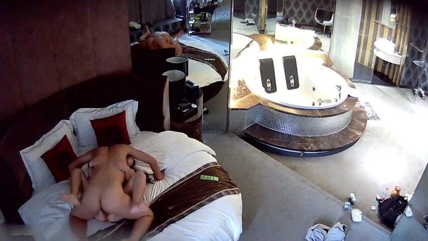 小青年啪啪啪用唾液润滑说逼有味就别吃了连干2炮