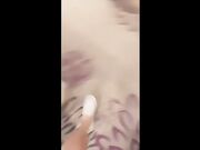 表面兄弟，他出差就去勾引他老婆