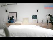 大鸡巴小伙约了个援交女一看鸡巴太大又找姐妹来一起享受-3