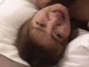 刚刮完鸡巴毛的屌哥和女同学开房