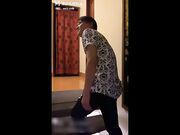 痴汉尾行硬闯公寓强上大奶骚女射在美胸上