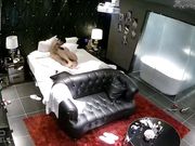 酒店豪华套房偷拍眼镜男和高挑身材女友啪啪，从床上操到床下，很骚的大声淫叫