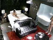 酒店豪华套房偷拍眼镜男和高挑身材女友啪啪，从床上操到床下，很骚的大声淫叫