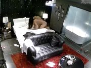 酒店豪华套房偷拍眼镜男和高挑身材女友啪啪，从床上操到床下，很骚的大声淫叫