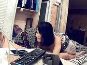 公司性感漂亮的美女白领趁男友出差下班约男同事家中偷情,太能操了把美女都干哭了求饶：啊啊啊,不要了,不要了!