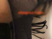 微信约啪学院派妹子性感黑丝美腿轻轻一弄就出水经验不多安全套都能戴反呻吟好听