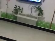 剧情演绎野兽父亲看片欲火焚身 偷偷潜入漂亮女儿房间 爆操睡梦中女儿 淫语内射