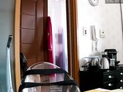 学生的明星梦系列7：奶子很漂亮的美眉洗澡出来搽护肤品