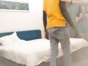 黑人老外大战性感少妇酒店啪啪，脱掉直接开干上位骑坐抽插搞得受不了