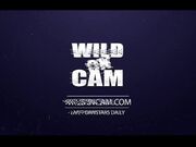 肥逼巨乳女镜头前跪着自慰