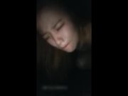 半夜约我开车出来的小骚货直接在车上就让我狠狠操她