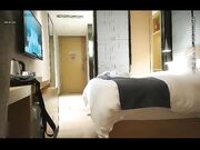 上腿模特小姐姐出来兼职被我拉到沙发上狂干