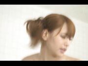 巨乳少妇跟秃头男全身涂满润滑剂然后一起洗澡