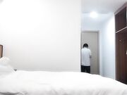 屌哥酒店约妹上门服务偷拍约了个21岁叫床呻吟像看AV的酒吧服务员给老王草