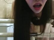 雪儿r粉 躲在男厕塞着跳蛋自慰，伺机勾引路人干一次就要500块钱