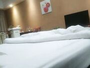 酒店公寓约炮大学生美女兼职卖肉妹子有点婴儿肥一对车大灯非常给力