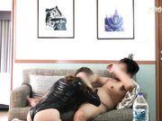 极品豪乳黑衣骚秘书勾引老板激情沙发震 无套直接开操 巨乳乱颤 淫荡浪叫 火爆刺激