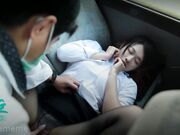 国产AV剧情【清纯美丽理财专员被出租车司机按倒强行车震】呻吟声销魂