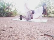 大清早穿着黑色蕾丝裤袜高跟和炮友乡下田间的丛林野战