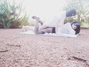 大清早穿着黑色蕾丝裤袜高跟和炮友乡下田间的丛林野战