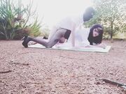 大清早穿着黑色蕾丝裤袜高跟和炮友乡下田间的丛林野战