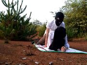 大清早穿着黑色蕾丝裤袜高跟和炮友乡下田间的丛林野战