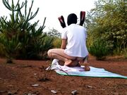 大清早穿着黑色蕾丝裤袜高跟和炮友乡下田间的丛林野战