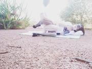 大清早穿着黑色蕾丝裤袜高跟和炮友乡下田间的丛林野战