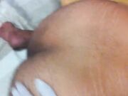 屌哥出租房啪啪啪苗条黑丝水手制服妹没干几下就冲刺了对白淫荡