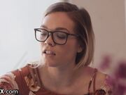 为了增进友谊，少女互换炮友