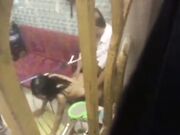 窗外偷窥工友强子哥和他媳妇啪啪这骚货还真臭美干着还照镜子