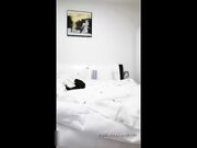 第一大淫魔勾搭表嫂激情啪啪，换上情趣内衣开草