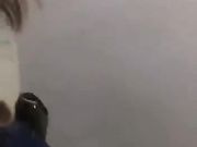 好赌少妇打麻将输钱被雀友以吃宵夜的名义骗到楼梯间打炮