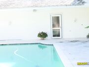 现实中的国王 赛琳娜跪在地上求他草 啊 使劲