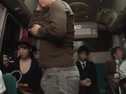 小山雀女孩为被看见而兴奋 并使wet湿了 第三部分