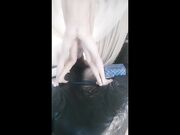 混血妹子跟自己男友做爱不爽让他搬出炮机来一起上