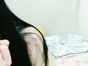 剧情演绎眼镜学生妹打电话叫学长来家里作业辅导到卧室操上位骑坐操到大叫