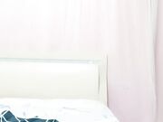 白嫩美乳红唇妹子两男一女3P淫乱内丝舔奶摸逼 边舔屌口交边被后入