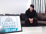 手执游戏下玩女人 极品偷情女骑乘榨精 甜美女神季妍希