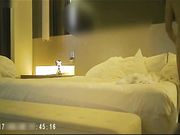 韵味十足的良家人妻少妇上班时间和单位领导酒店偷情啪啪,男的不太强满足不了她还要依靠道具.国语!-2