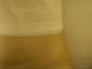 对白精彩淫荡骚男一边给妹纸打着电话聊骚一边享受胯下另一个妹子的口活电话里妹子还想听他俩做爱的声音720P高清