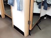 性感混血网红曼曼和大屌猛男假装买衣服躲进商场试衣间啪啪啪