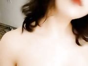 白肤美艺校美女主播好想用手捏一下她那完美的奶子看看是不是真的