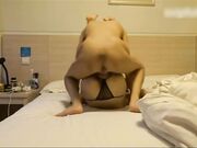 偷情中边操逼边和男友通电话骗男友说我想你了