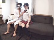 嫩处制服清纯学生妹的课余活动