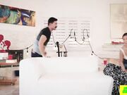 淫荡可爱的妹妹想要哥哥的大鸡巴来干她