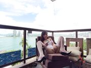 网红女神艾小青三亚凤凰岛酒店阳台露出自慰 金主提屌就是干