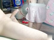 18岁白虎少女贫民窟内接客乳交骑乘内射